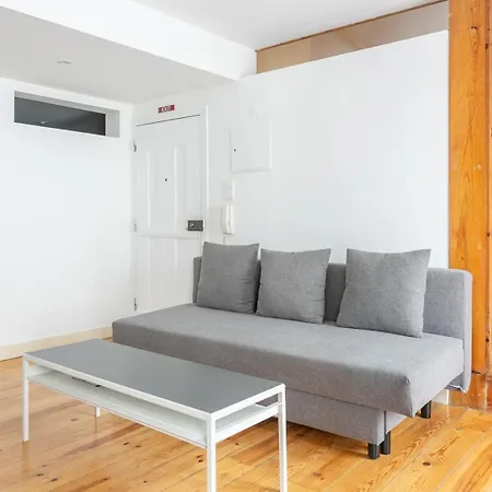 Cozy In Heart Of Bairro Alto Lisbon